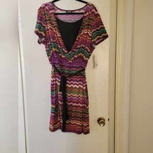 Multi colored sz 3X Chevron print dress Mid Length nwt